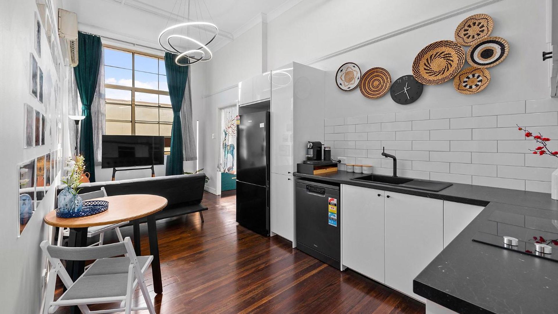 Apartment High Ceiling 1 Bedroom In The Brisbane