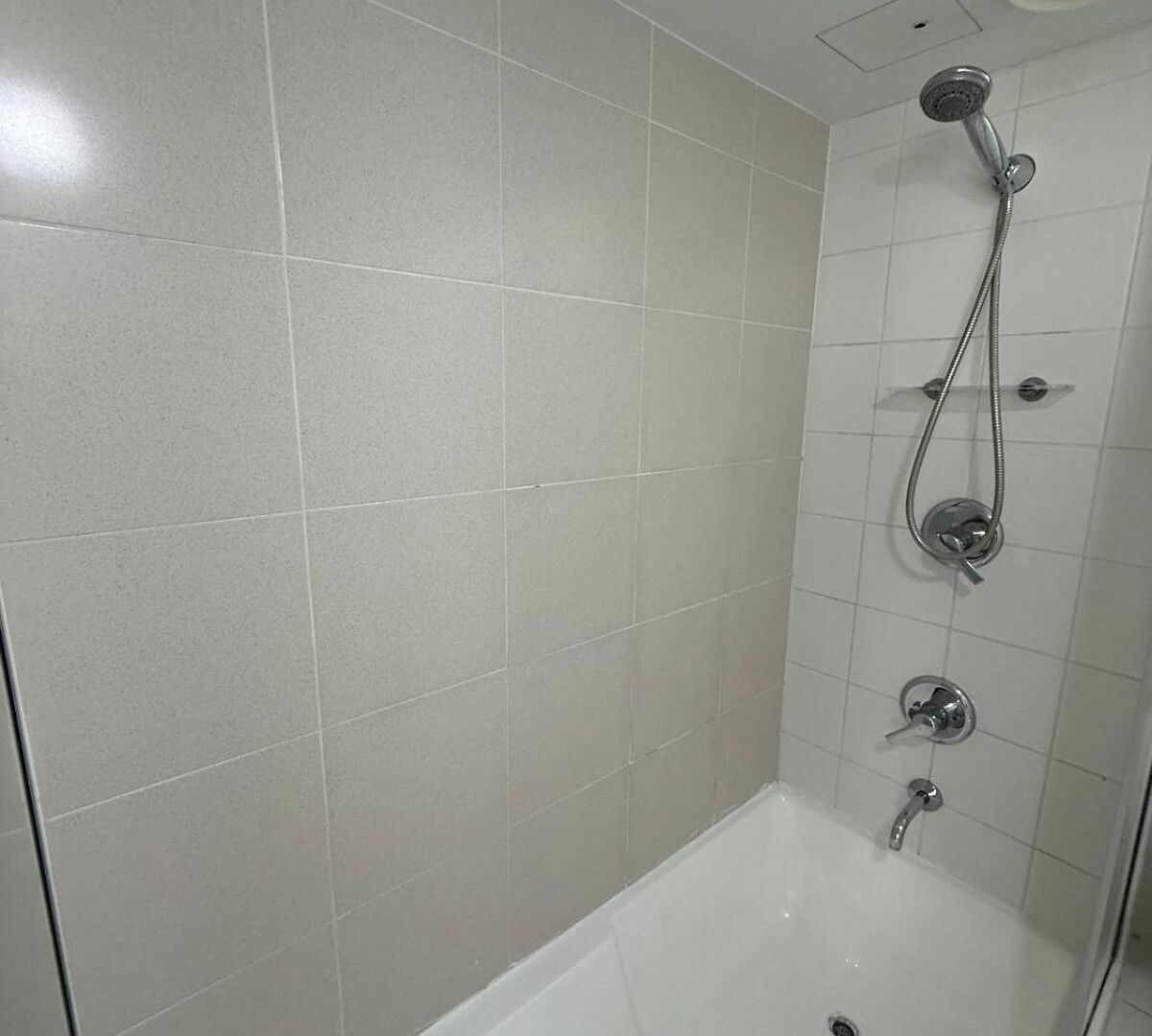 Cbd Two Bedrooms *