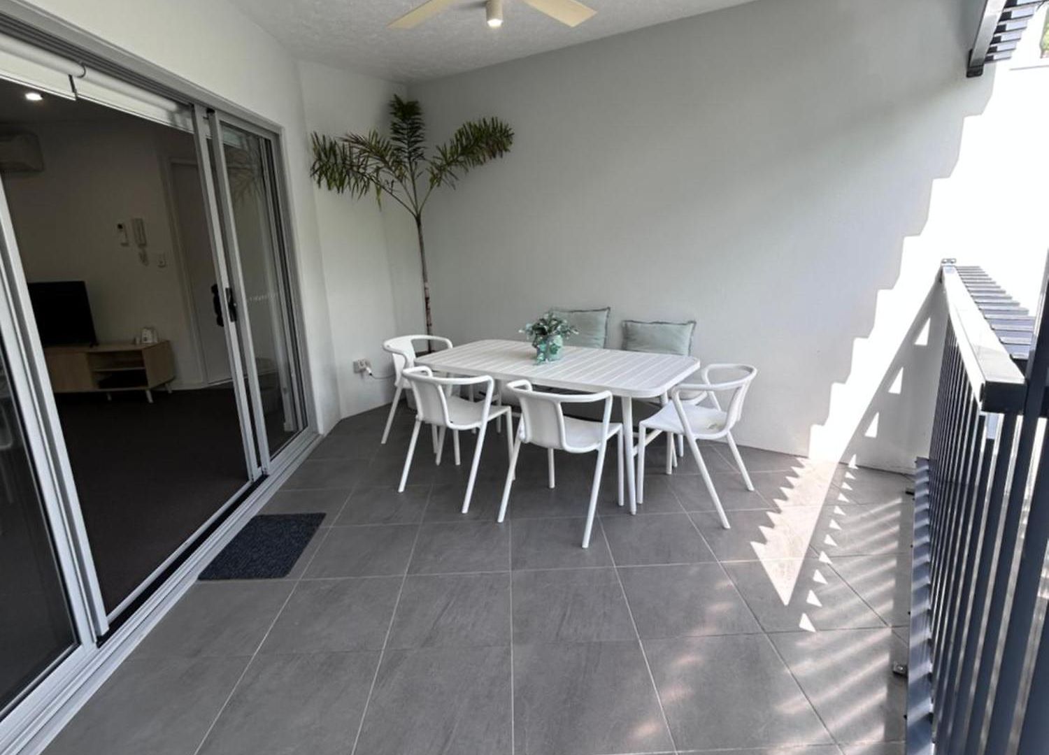 Location, Location, Location - Very Large Apartment