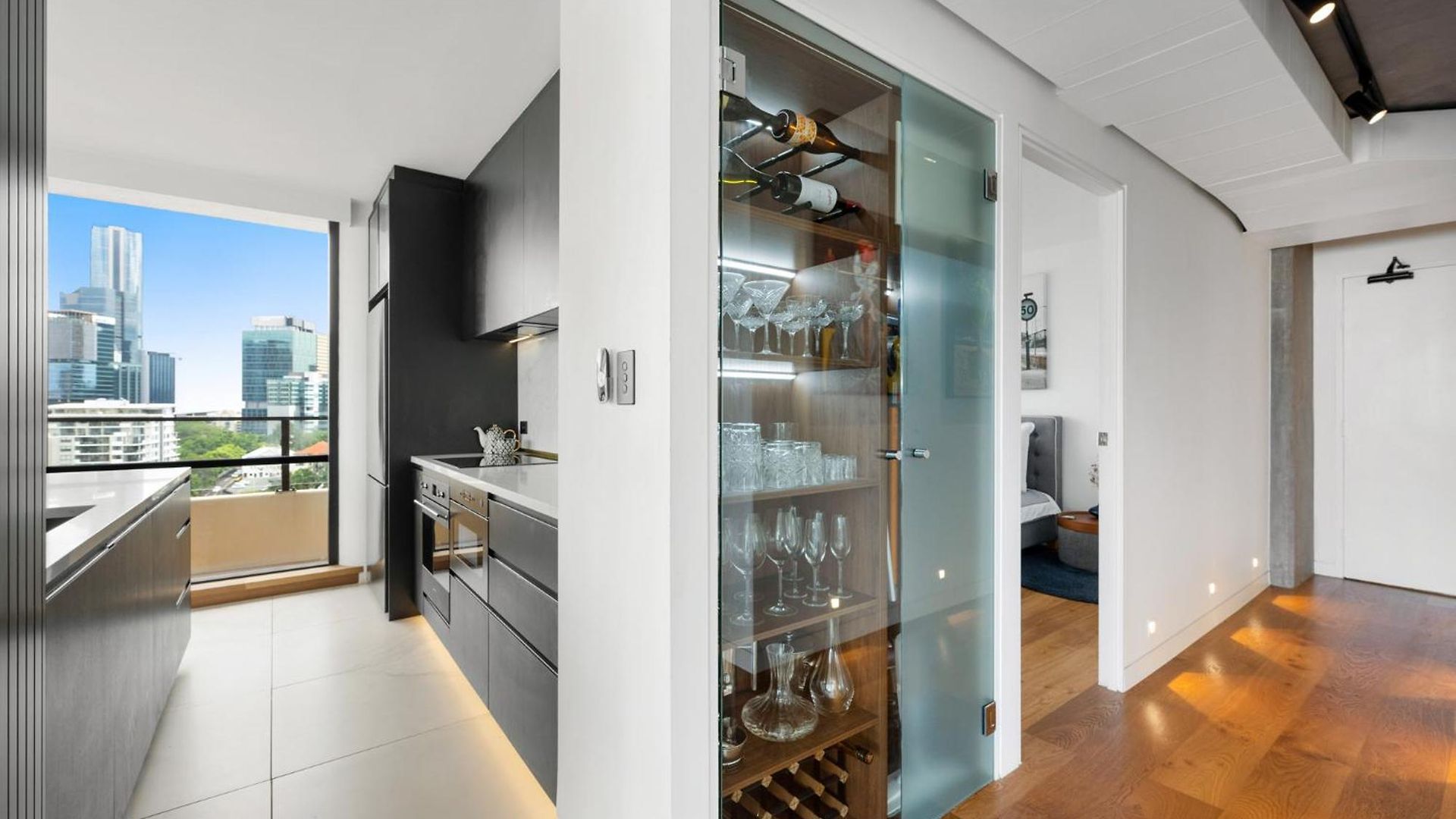 Luxury 2br - Skyline Views - Free Parking Apartment Brisbane