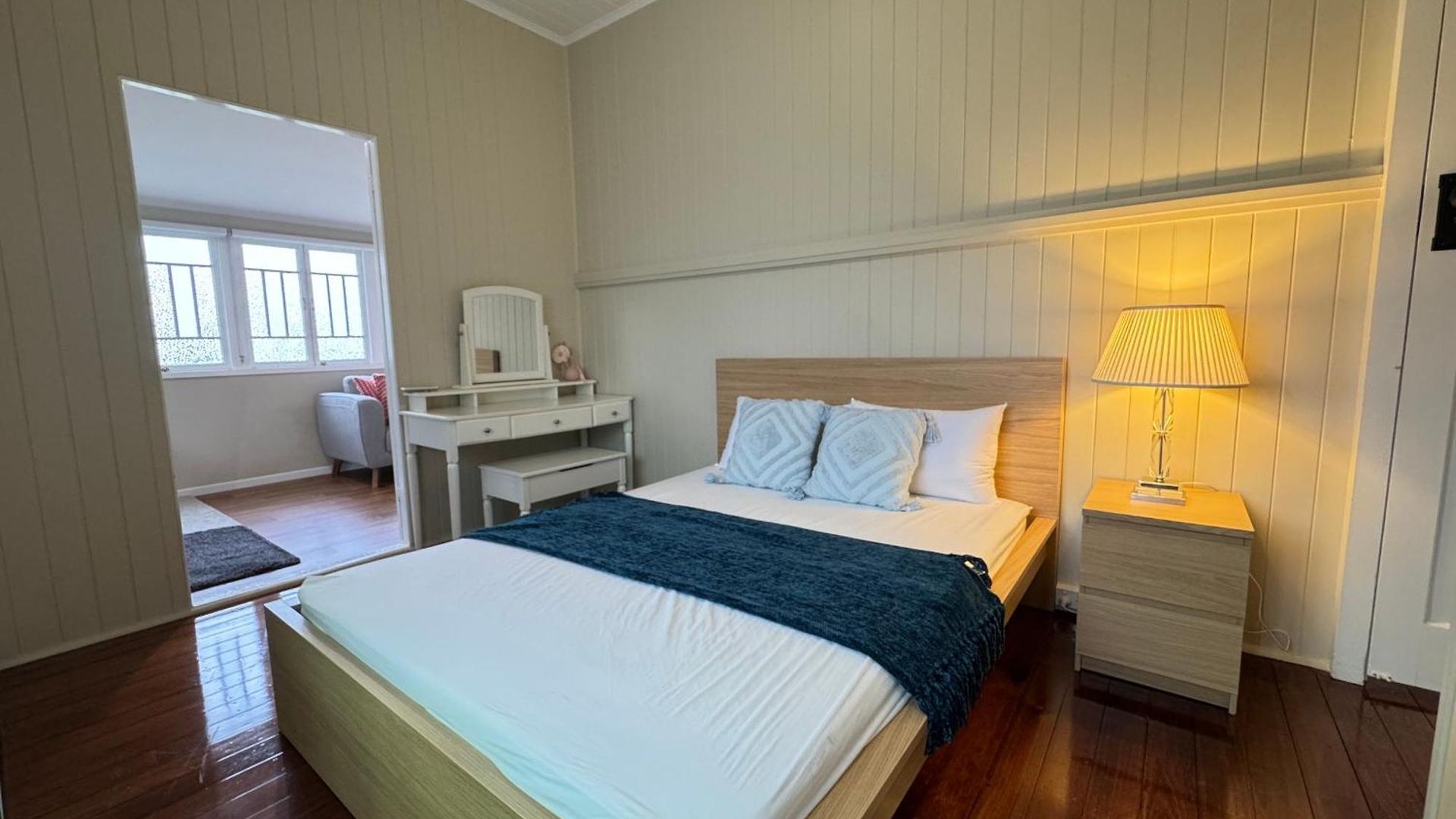 Apartment Stylish & Bright 3-bdrs Family In Holland Park West Brisbane