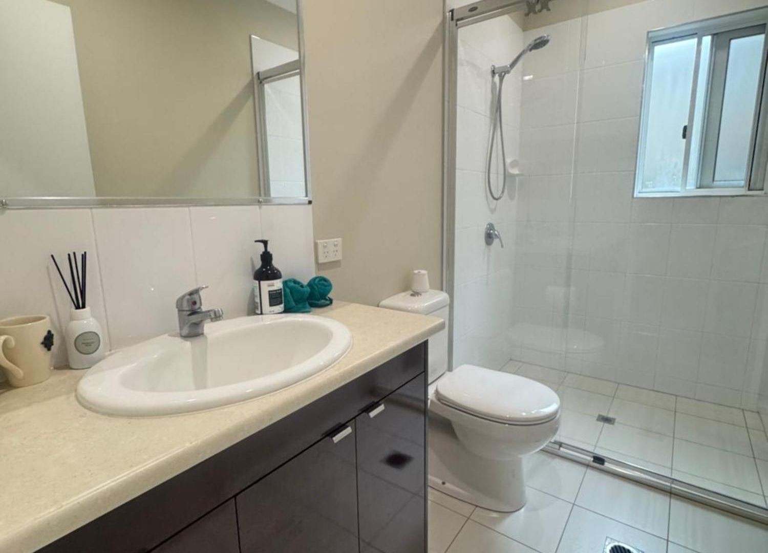 Apartment Stylish & Bright 3-bdrs Family In Holland Park West Brisbane