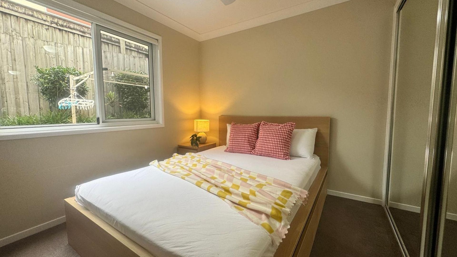 Stylish & Bright 3-bdrs Family In Holland Park West *