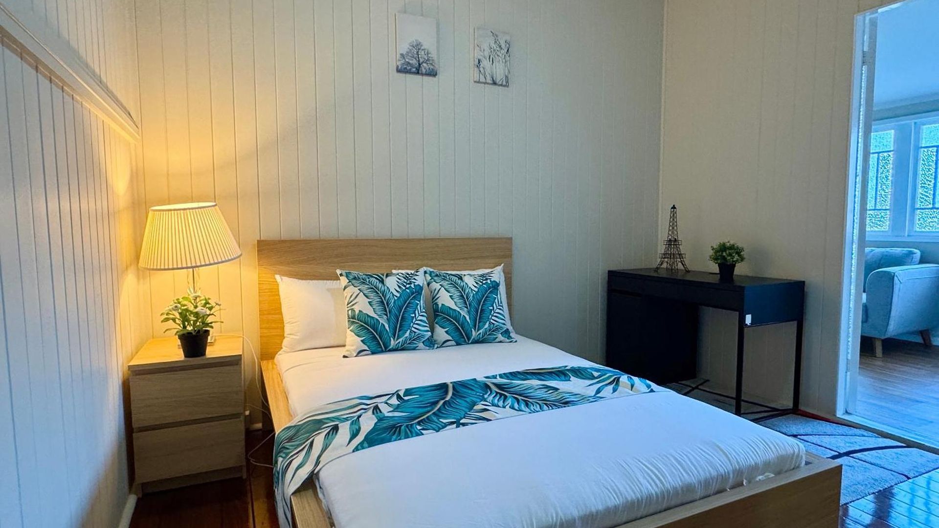 Stylish & Bright 3-bdrs Family In Holland Park West Brisbane