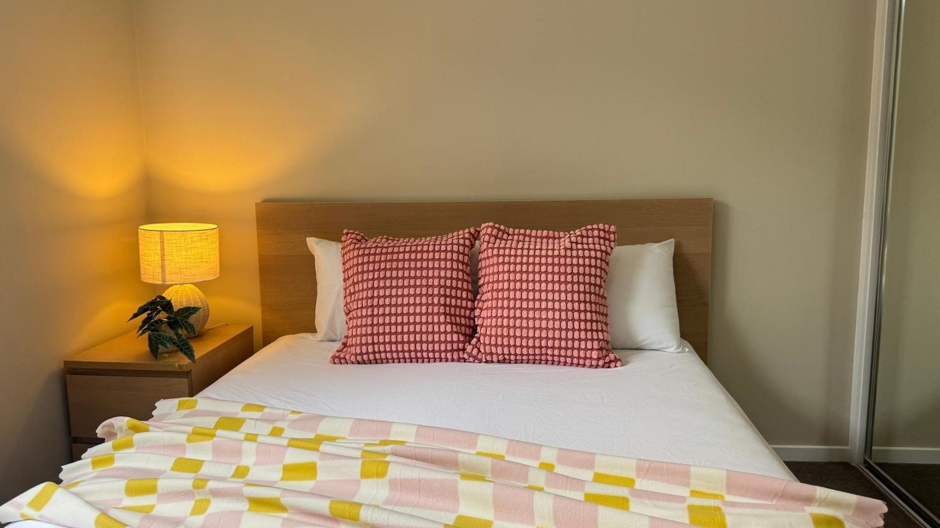 Apartment Stylish & Bright 3-bdrs Family In Holland Park West
