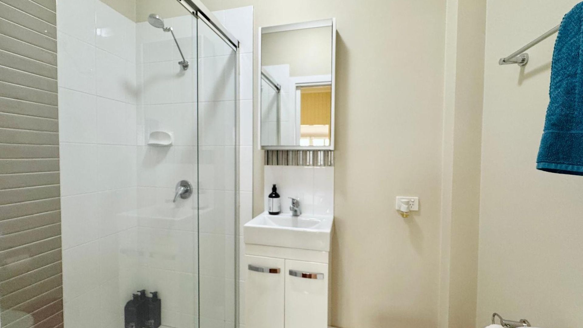 Apartment Stylish & Bright 3-bdrs Family In Holland Park West Brisbane