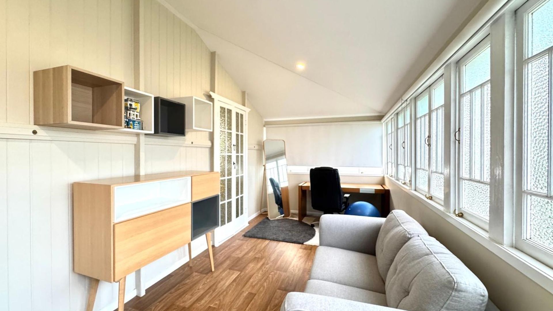 Stylish & Bright 3-bdrs Family In Holland Park West Apartment *