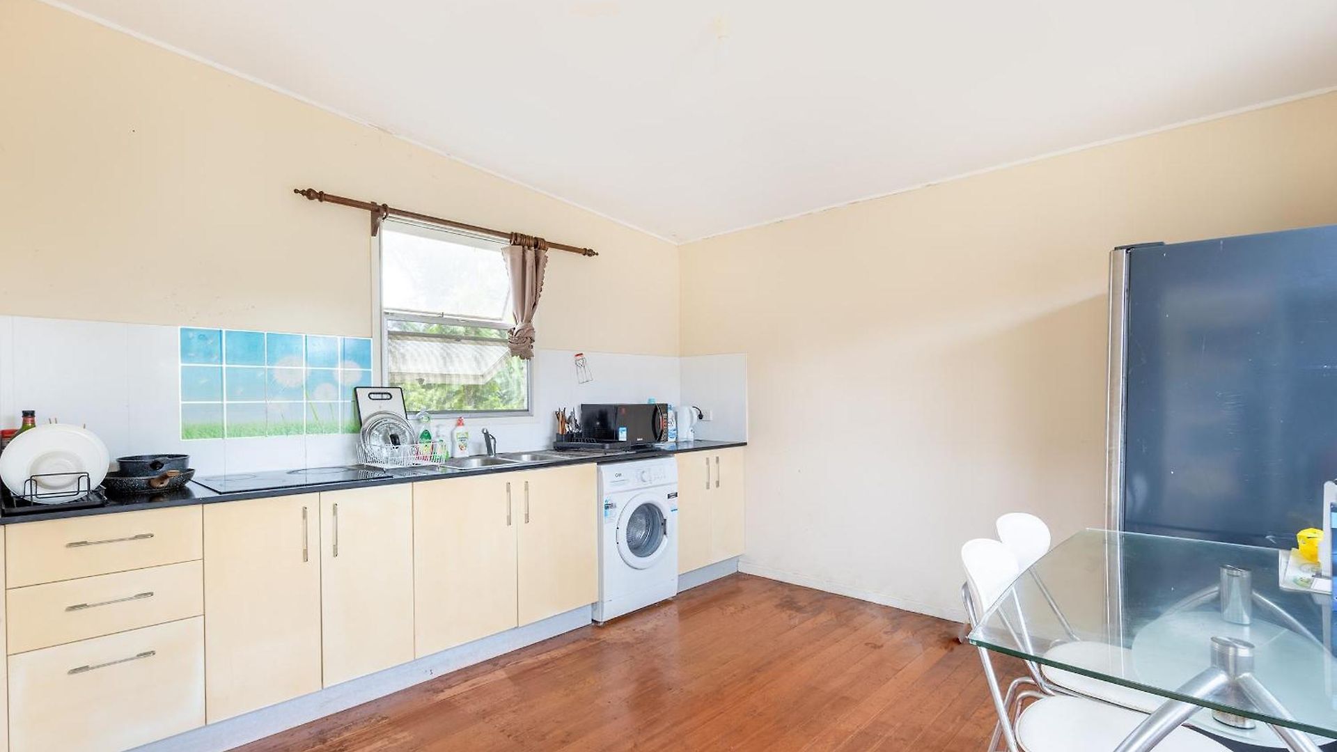 Affordable Steps From Uq Shops And Transit *