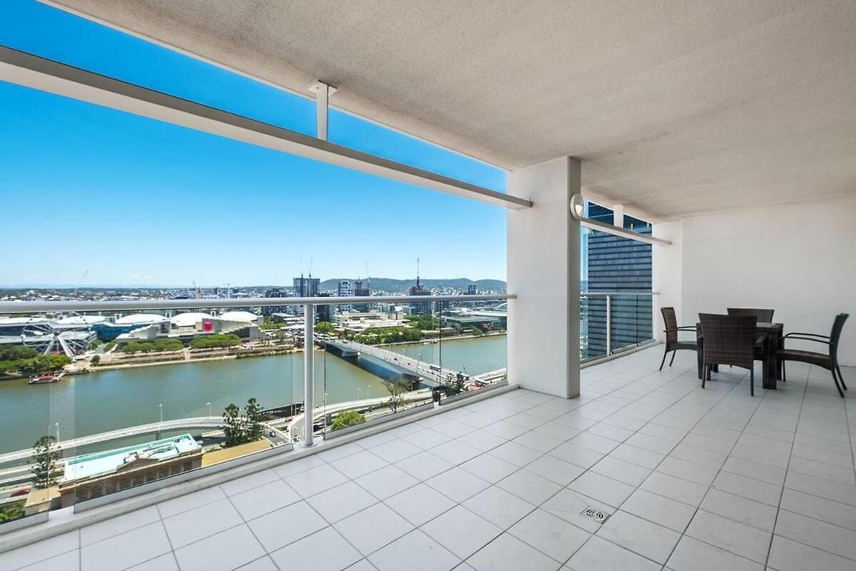 Hampton's Haven On Level 17 In Casino Towers *