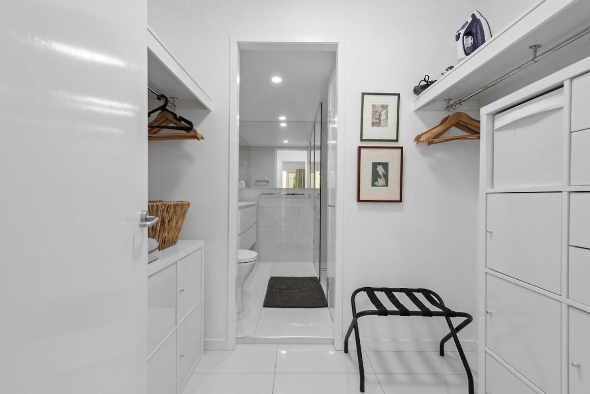 Riverfront Excellence 2bed-2bath-2car - West End * Brisbane