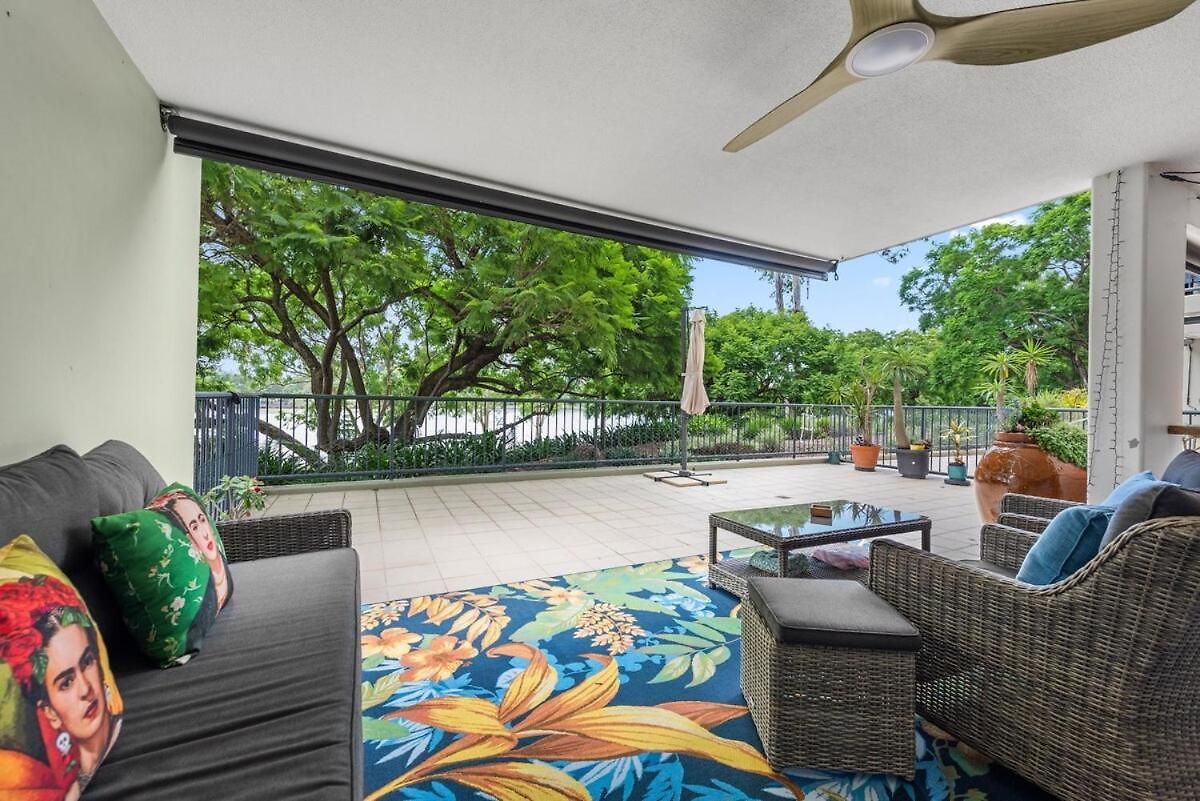 Riverfront Excellence 2bed-2bath-2car - West End * Brisbane
