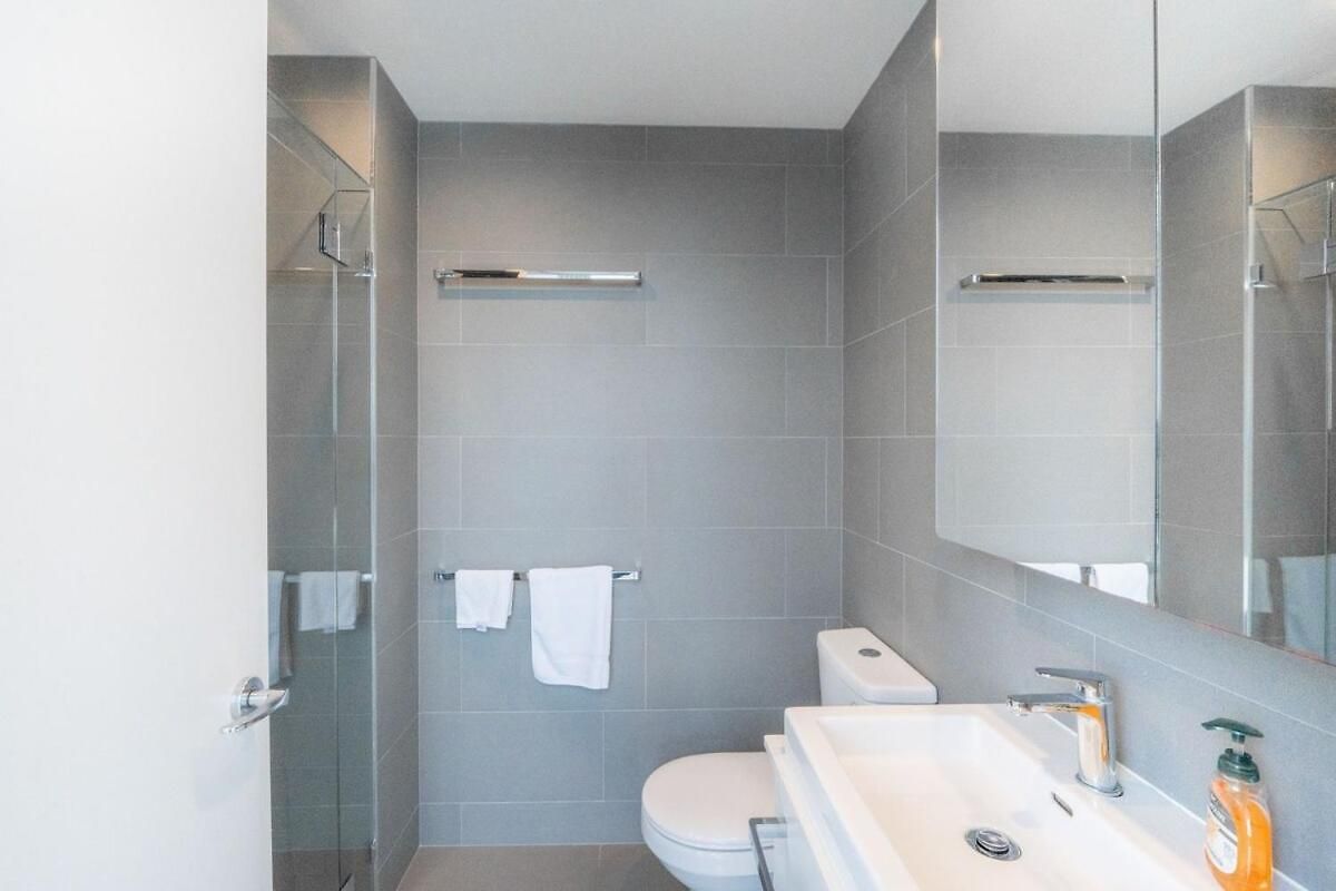 Apartment Modern 1 Bedroom With Views Pool And Gym *