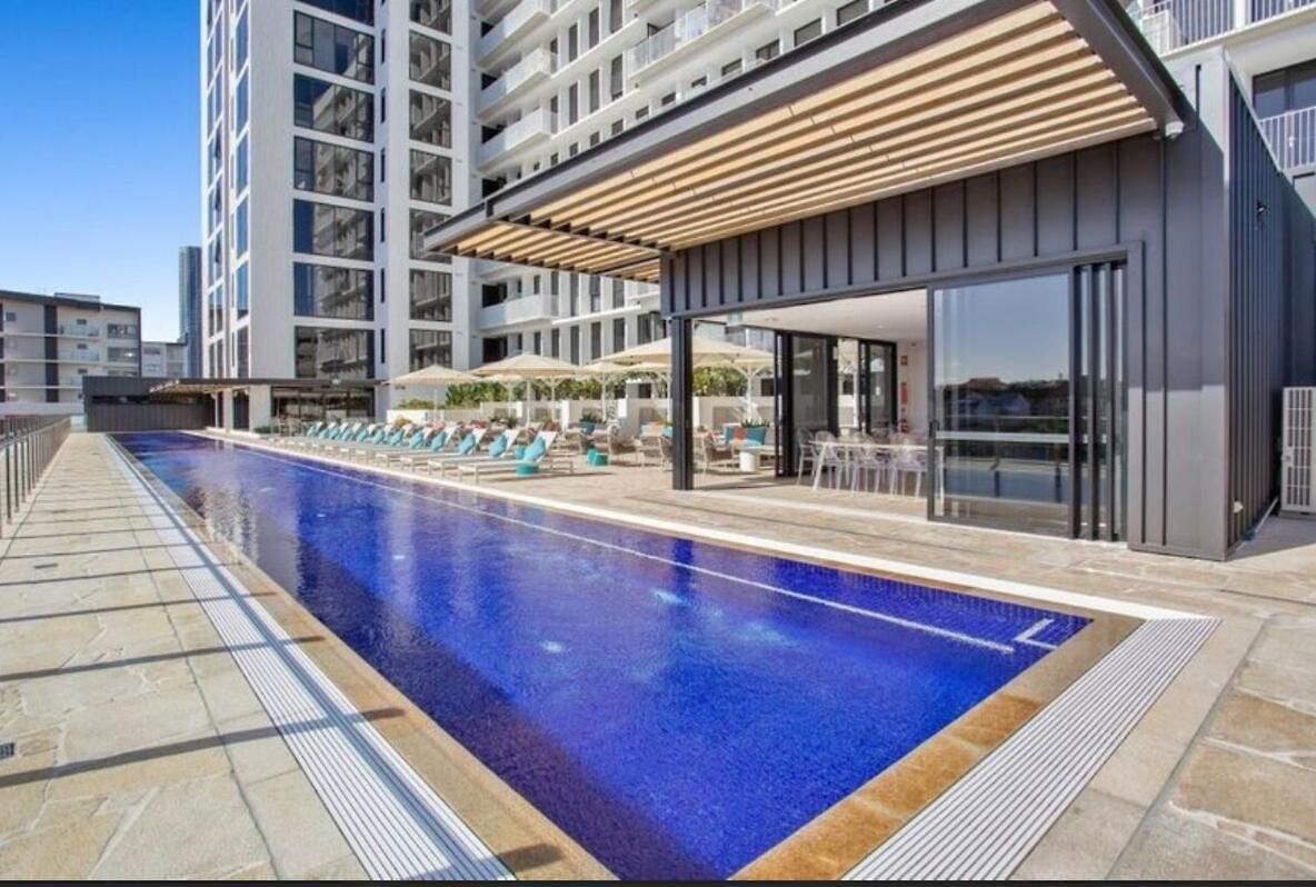Apartment Modern 1 Bedroom With Views Pool And Gym Brisbane