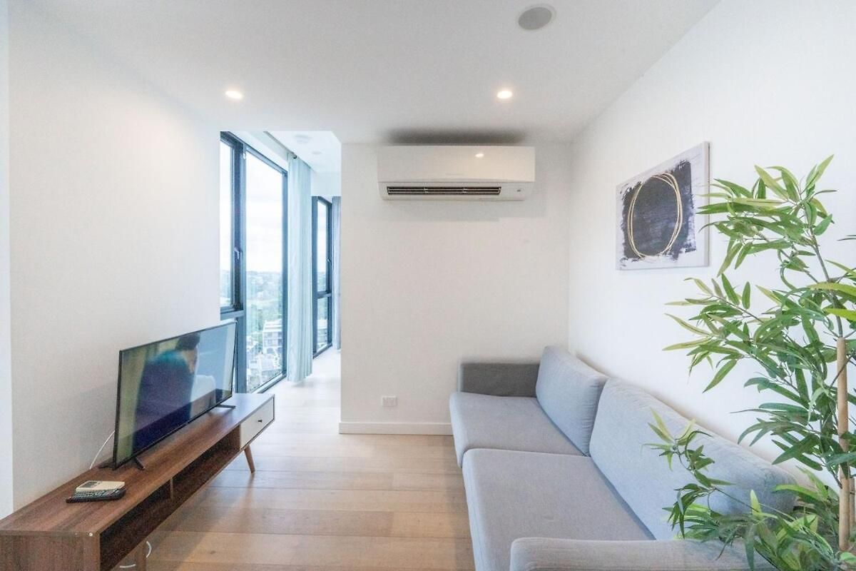 Apartment Modern 1 Bedroom With Views Pool And Gym *