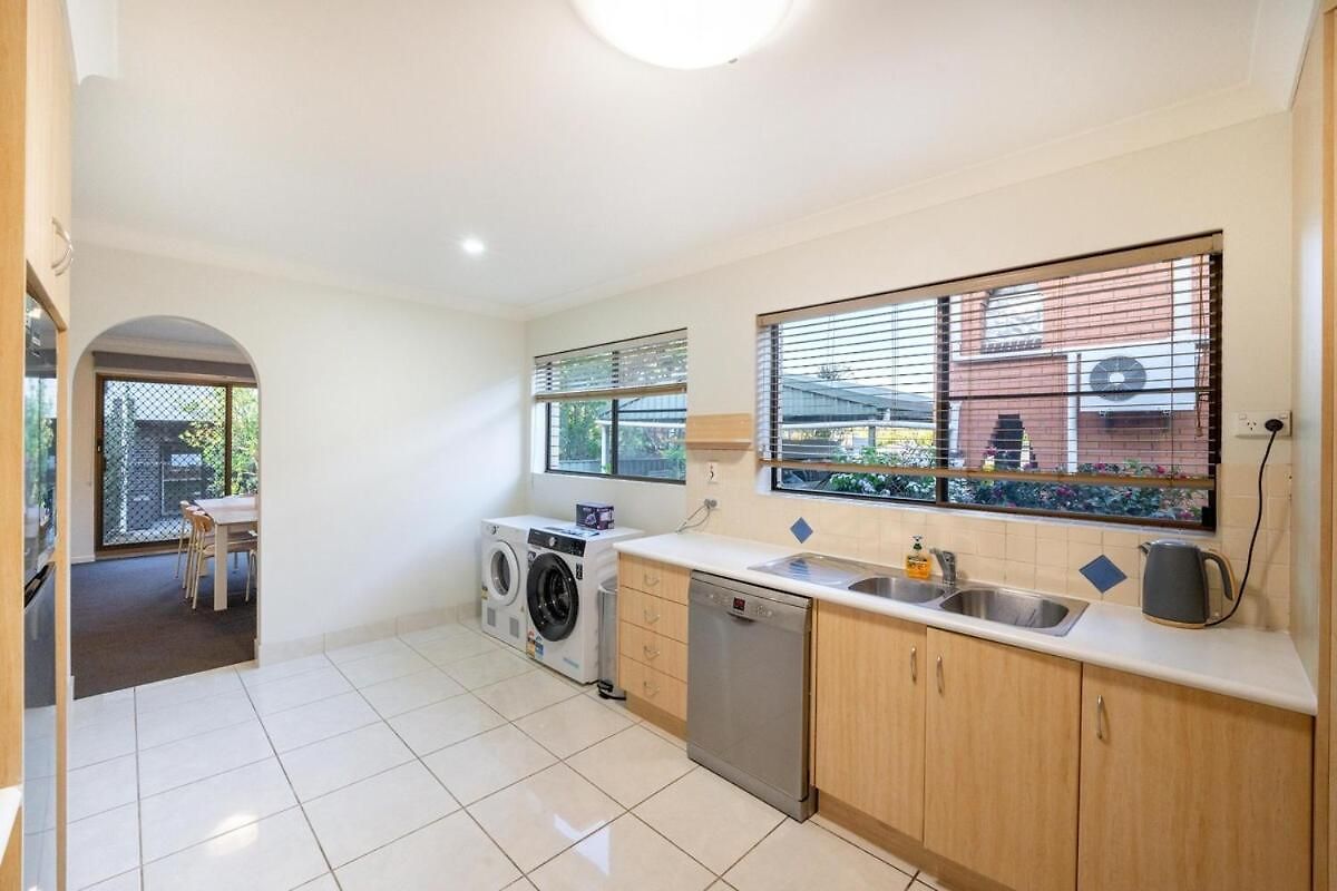 Apartment Palatial 4br 2ba Sunnybank Family Retreat *