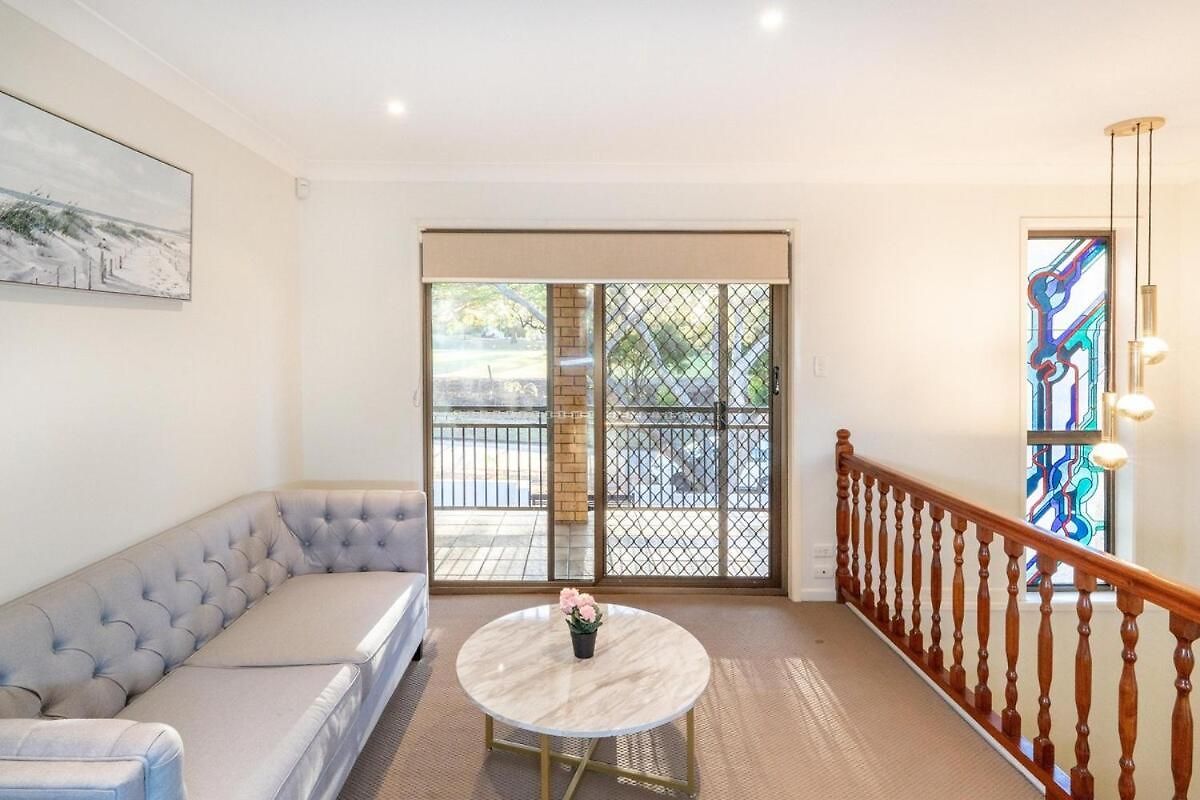 Palatial 4br 2ba Sunnybank Family Retreat * Brisbane