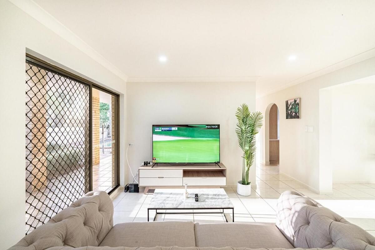 Palatial 4br 2ba Sunnybank Family Retreat