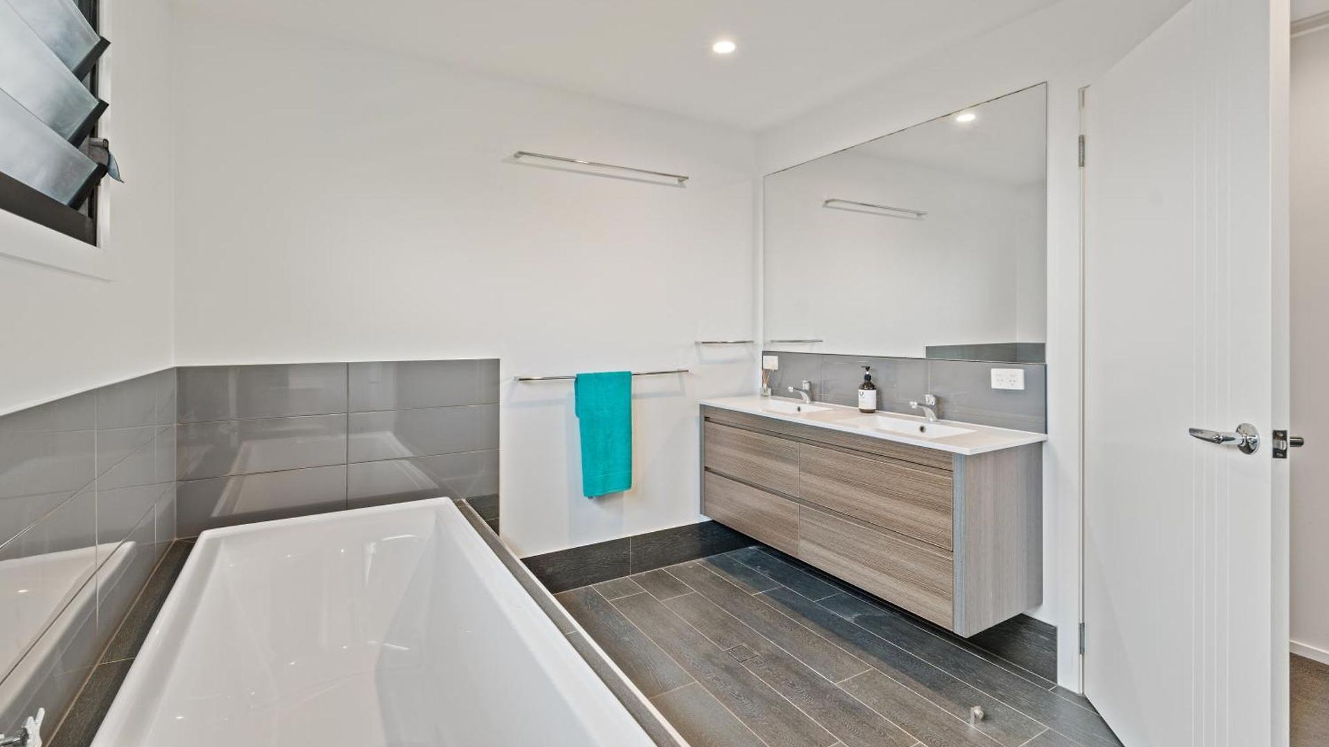 Spacious 4br Near Sunnybank With Modern Amenities *