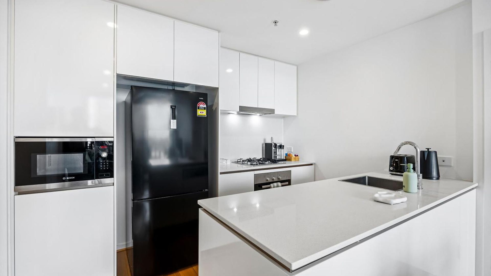 Capri - Free Secure Parking Apartment Brisbane