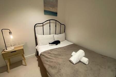 Escape To Elegance Stylish 2br In Skytower C10