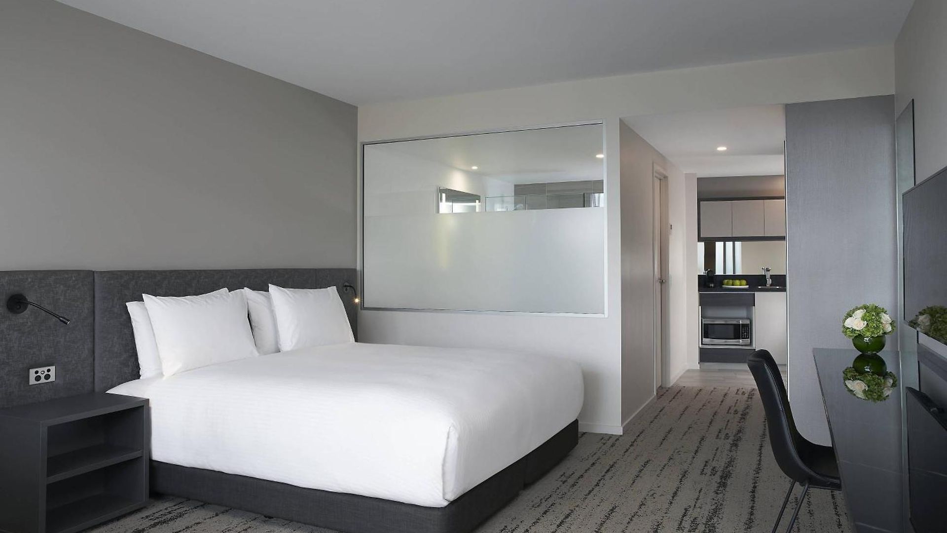 Courtyard By Marriott South Bank 4*