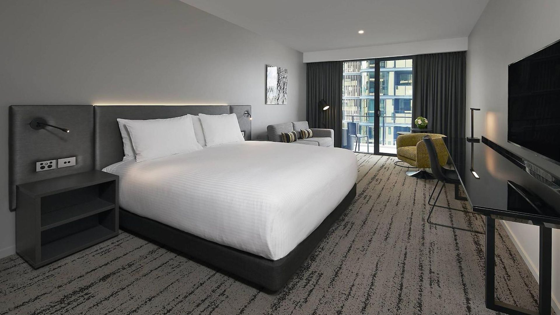 Hotel Courtyard By Marriott South Bank 4*