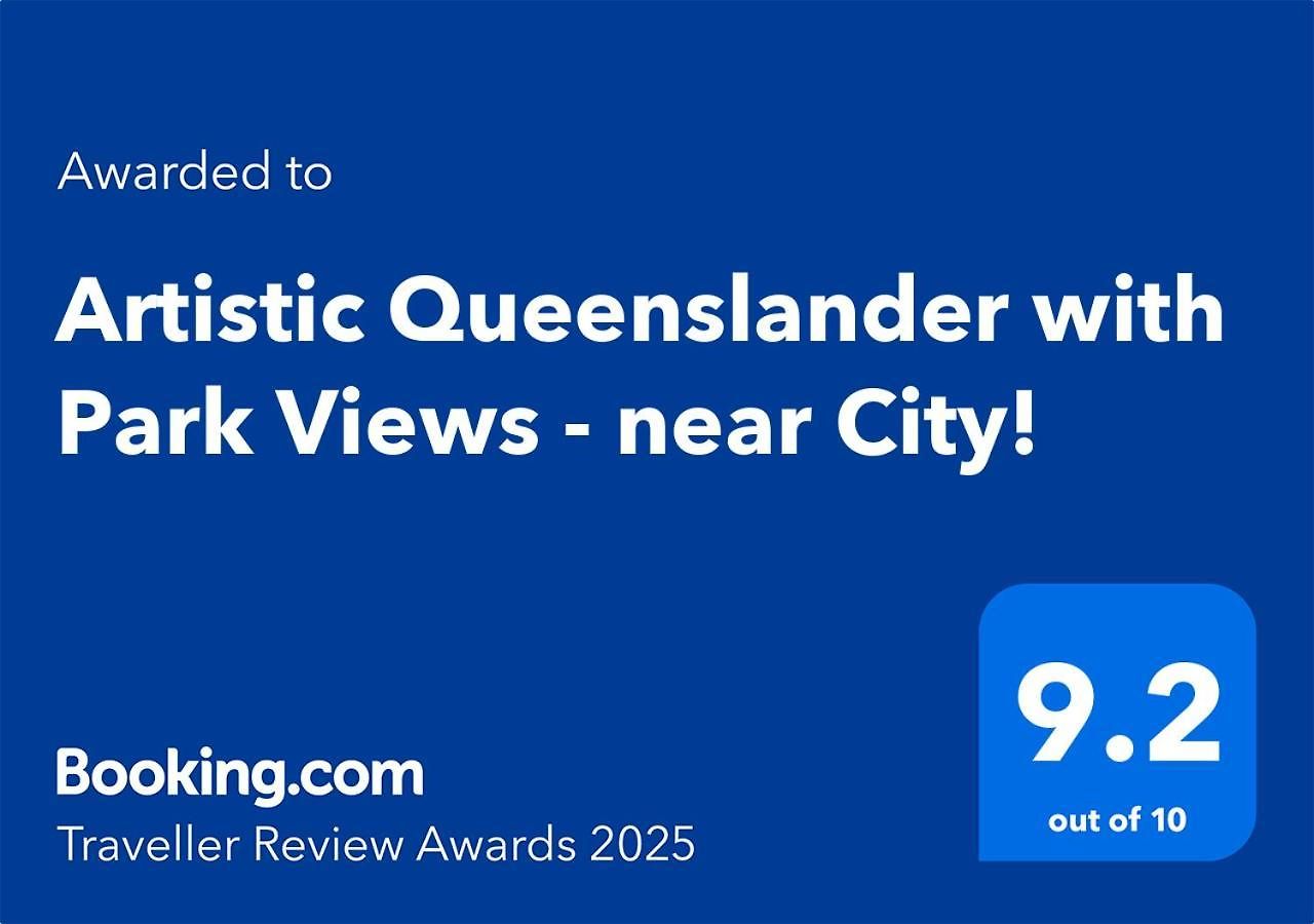 Artistic Queenslander With Park Views - 5 Bedroom - Sleep 10 Holiday home