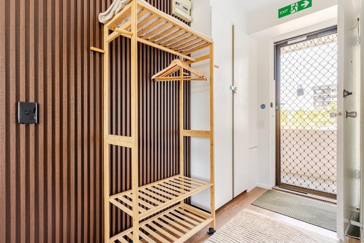 Mid Century Pad 1bed 1bath 1car 10 Mins To Cbd