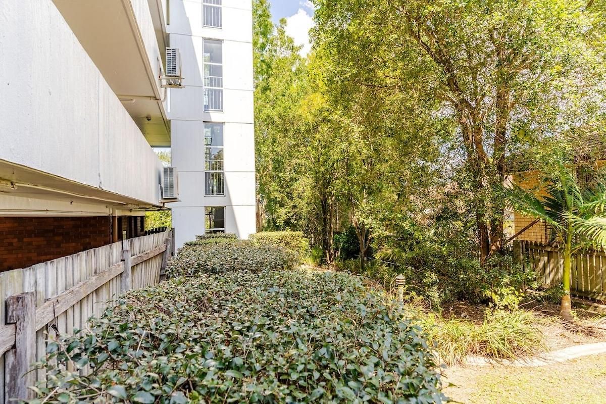 Mid Century Pad 1bed 1bath 1car 10 Mins To Cbd * Brisbane