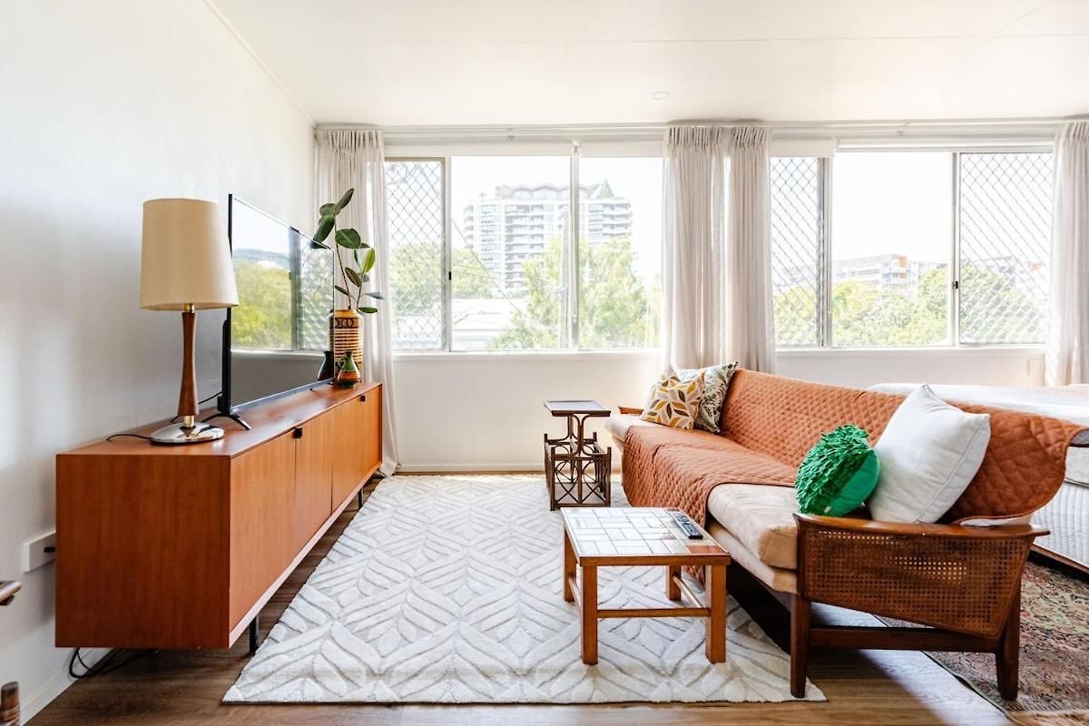 Mid Century Pad 1bed 1bath 1car 10 Mins To Cbd *