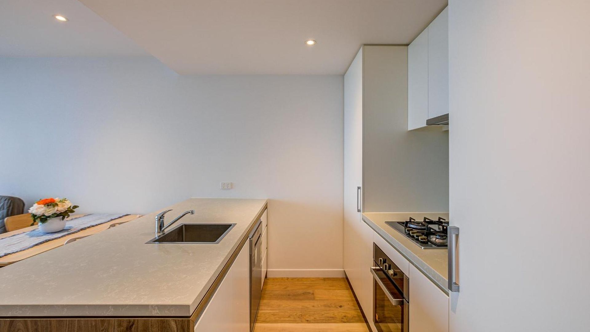 Skyline Haven, Luxe 2br With Pool & Gym In Fortitude Valley *