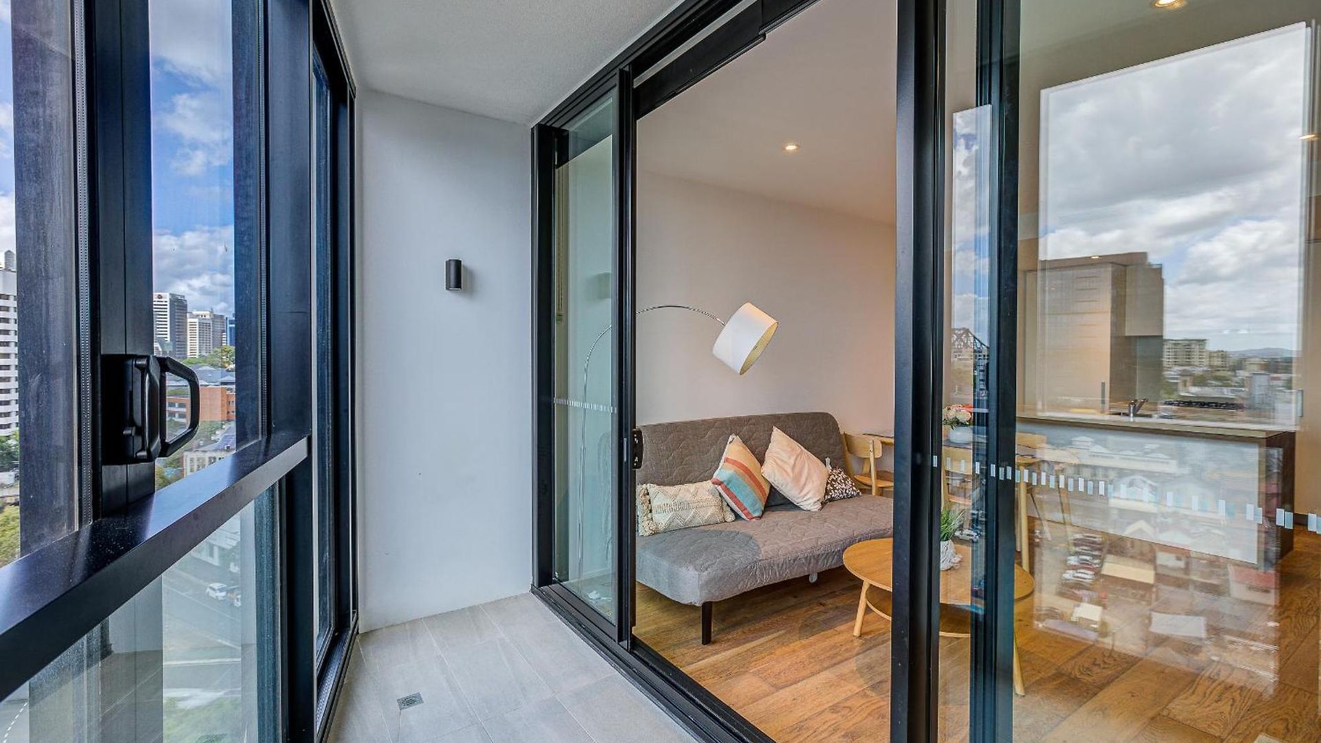 Skyline Haven, Luxe 2br With Pool & Gym In Fortitude Valley Apartment