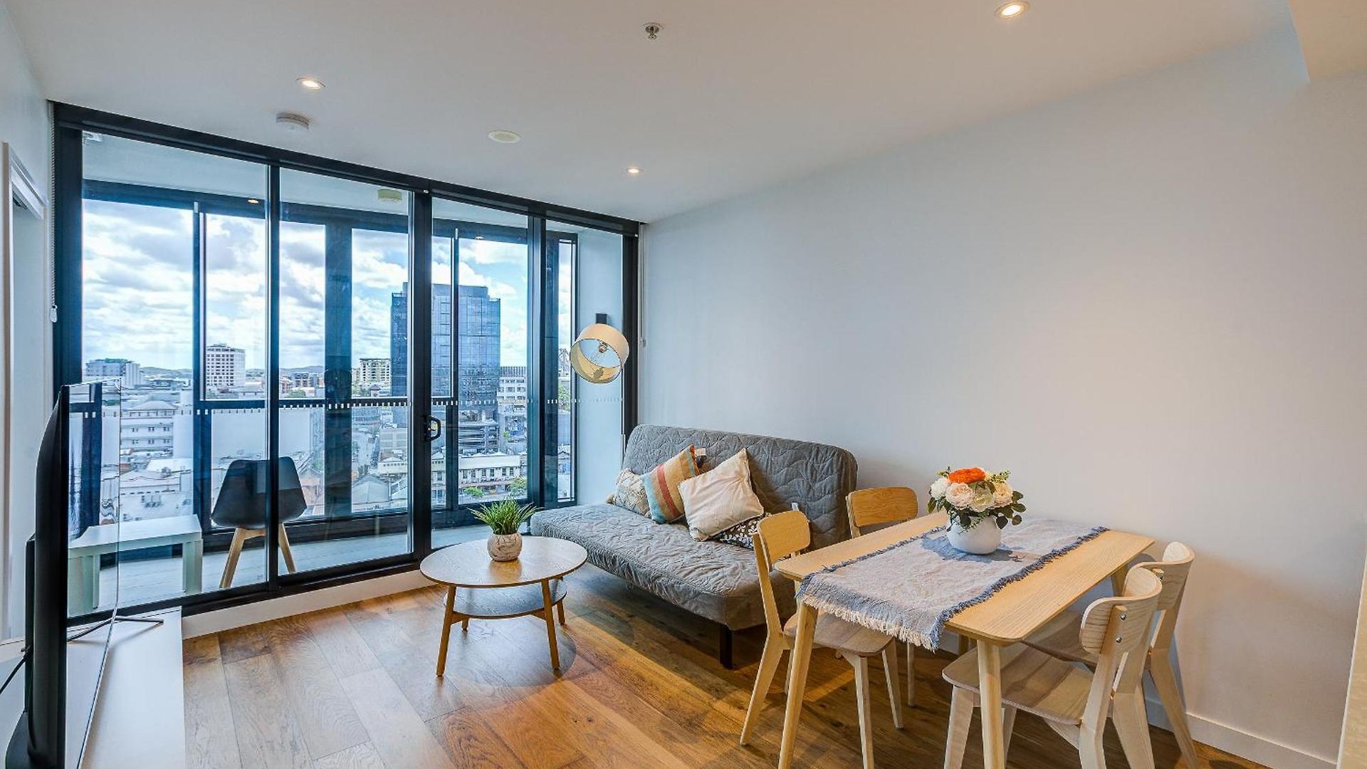 Skyline Haven, Luxe 2br With Pool & Gym In Fortitude Valley