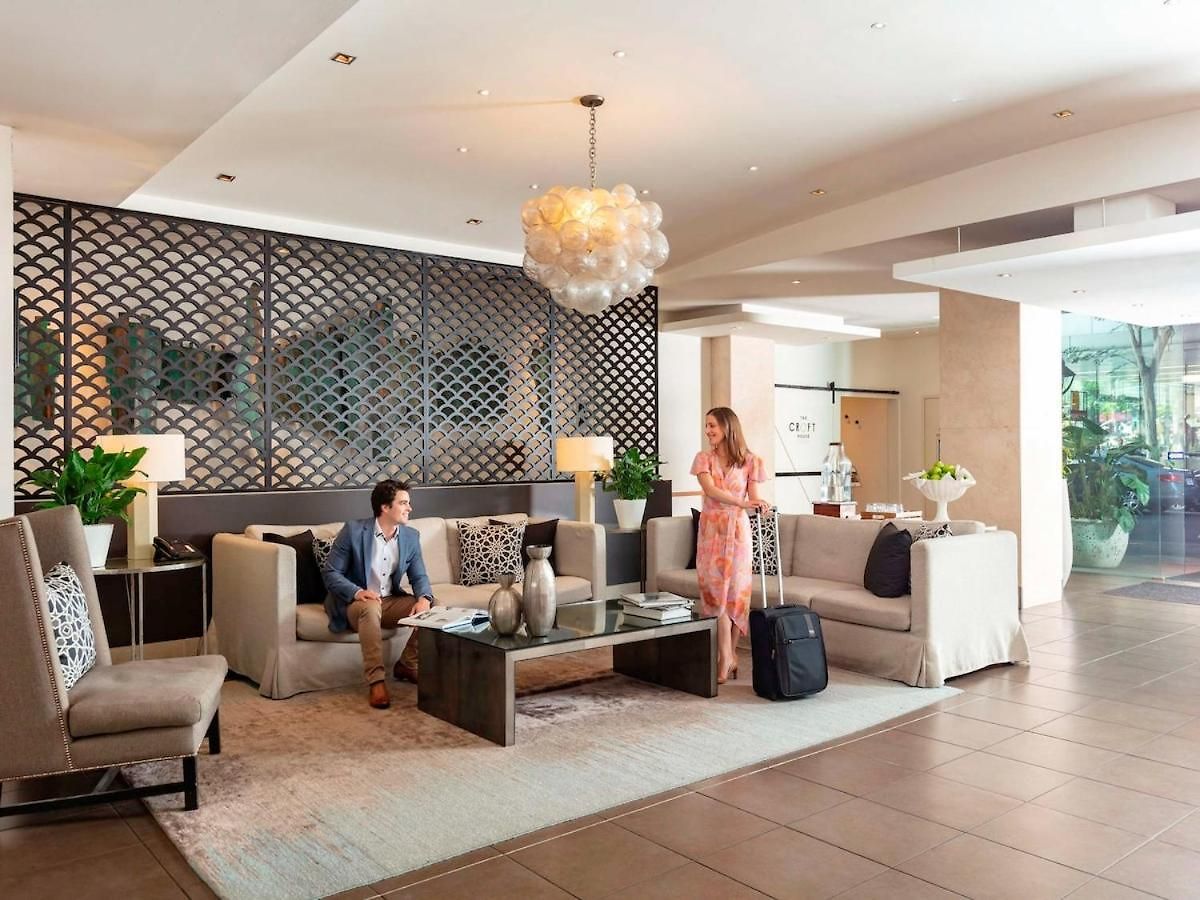 Cbd Apartment *