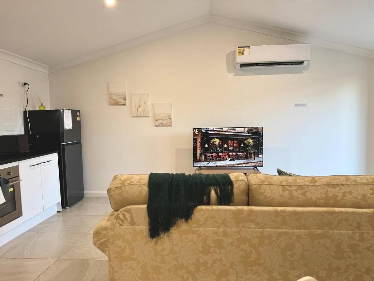 Spacious Belmont Granny Flat Easy Access To Cbd & Bayside Brisbane