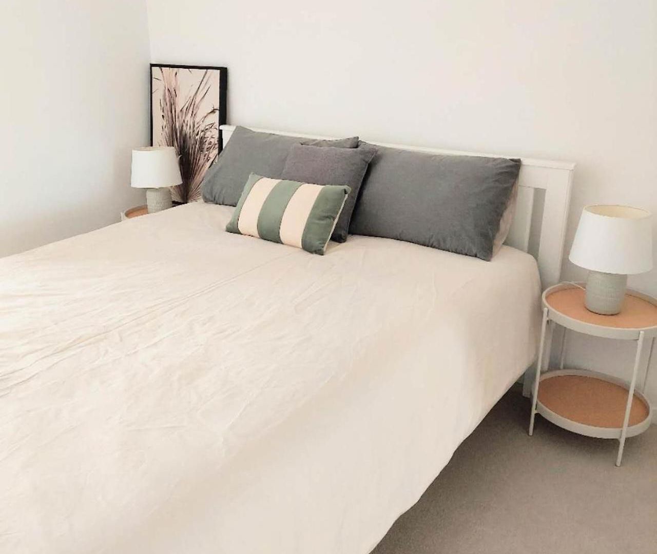 Modern 5-guest Pool Retreat For Family & Business Apartment *
