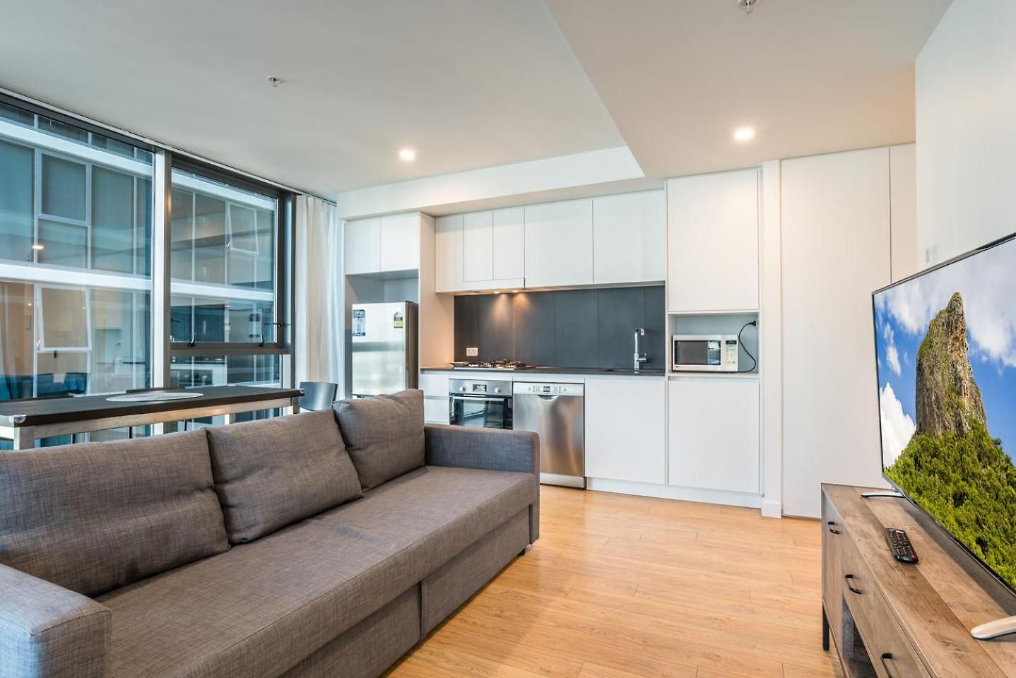 1-bedroom With Pool, Sauna, And Parking In South Apartment