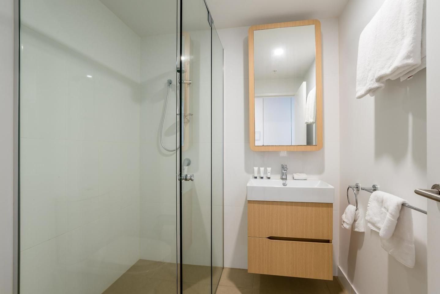 1-bedroom With Pool, Sauna, And Parking In South