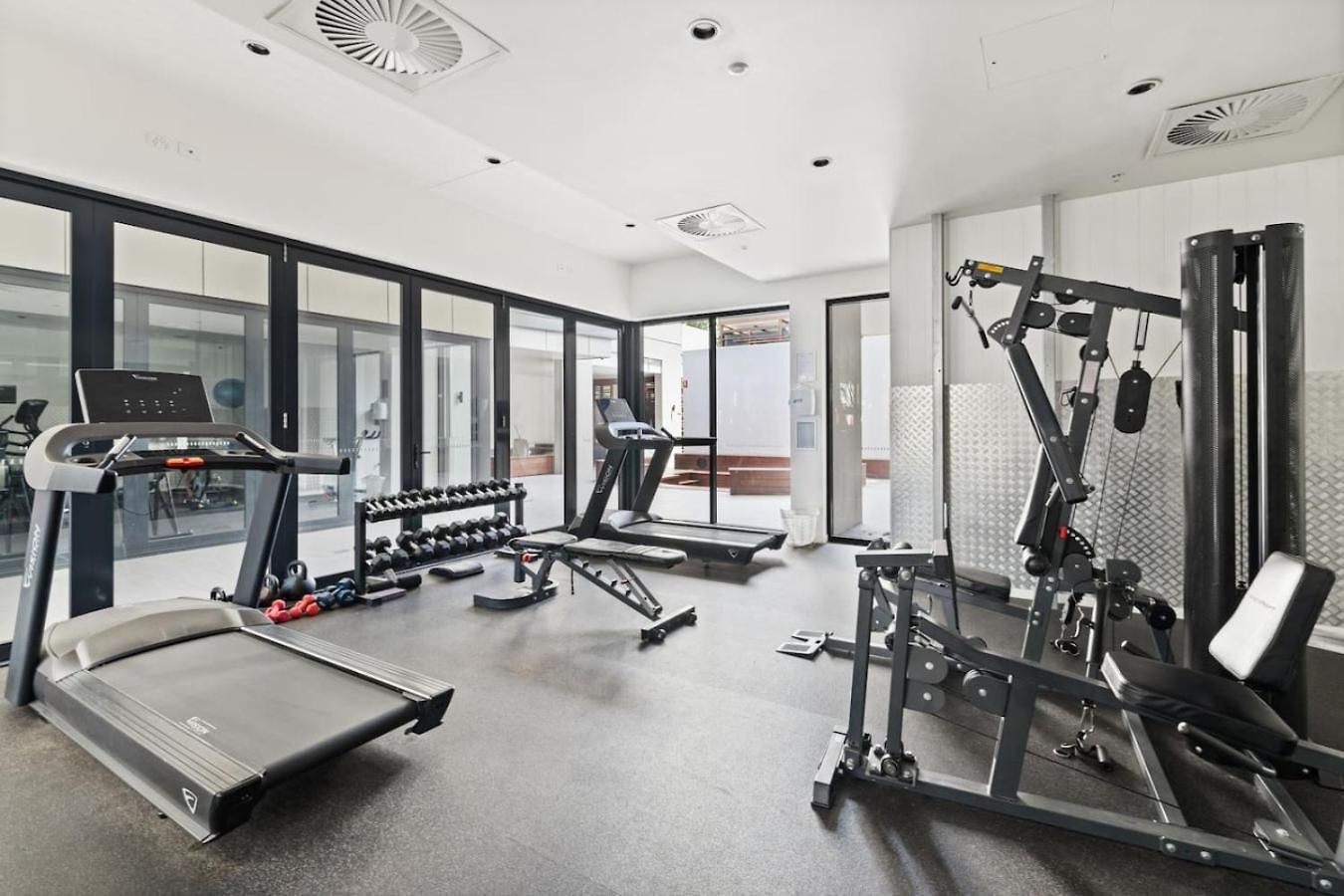 Apartment Unbeatable River And Cbd Views Pool 2car And Prime Spot *