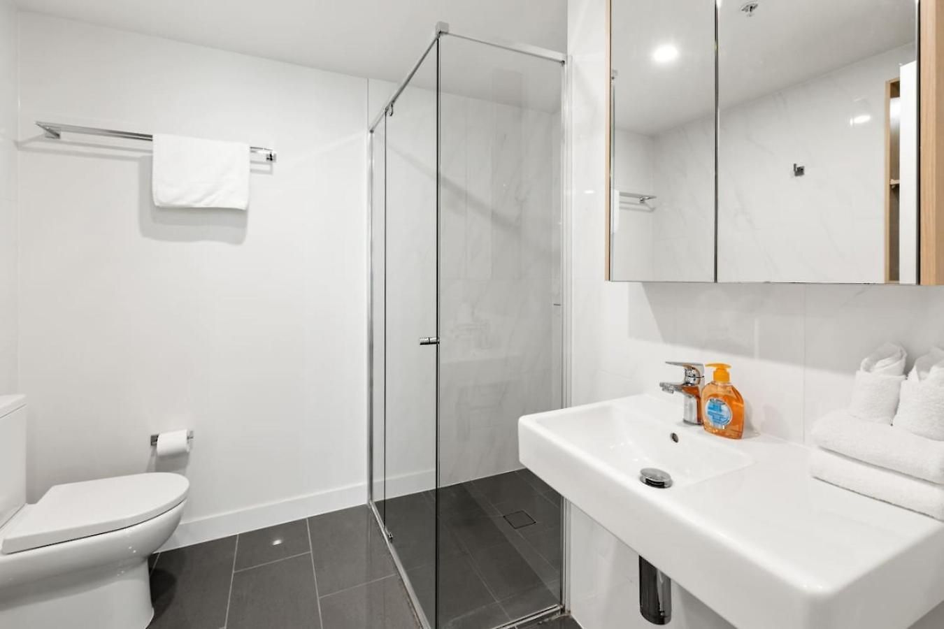 Apartment Unbeatable River And Cbd Views Pool 2car And Prime Spot Brisbane
