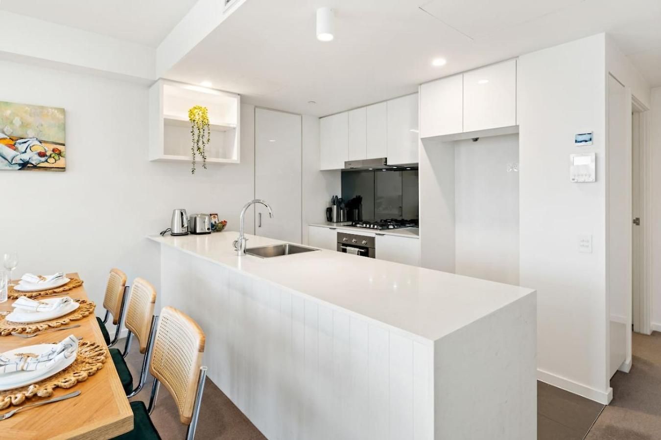 Unbeatable River And Cbd Views Pool 2car And Prime Spot *