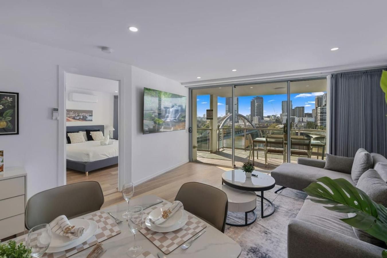 Apartment Cbd Modern 3bed Panoramic River View, 2cars And Pool