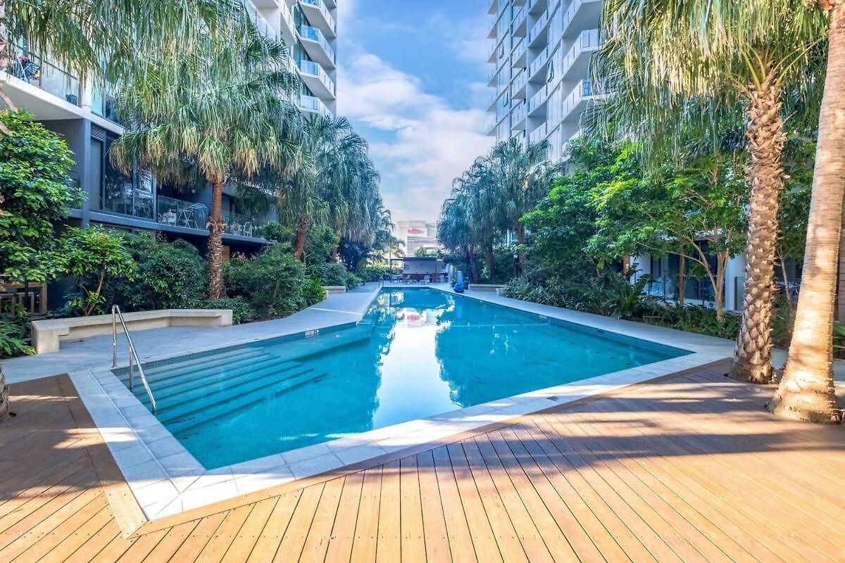 Pool View Urban Oasis 2bed *