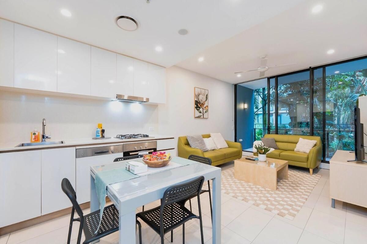 Pool View Urban Oasis 2bed Apartment *