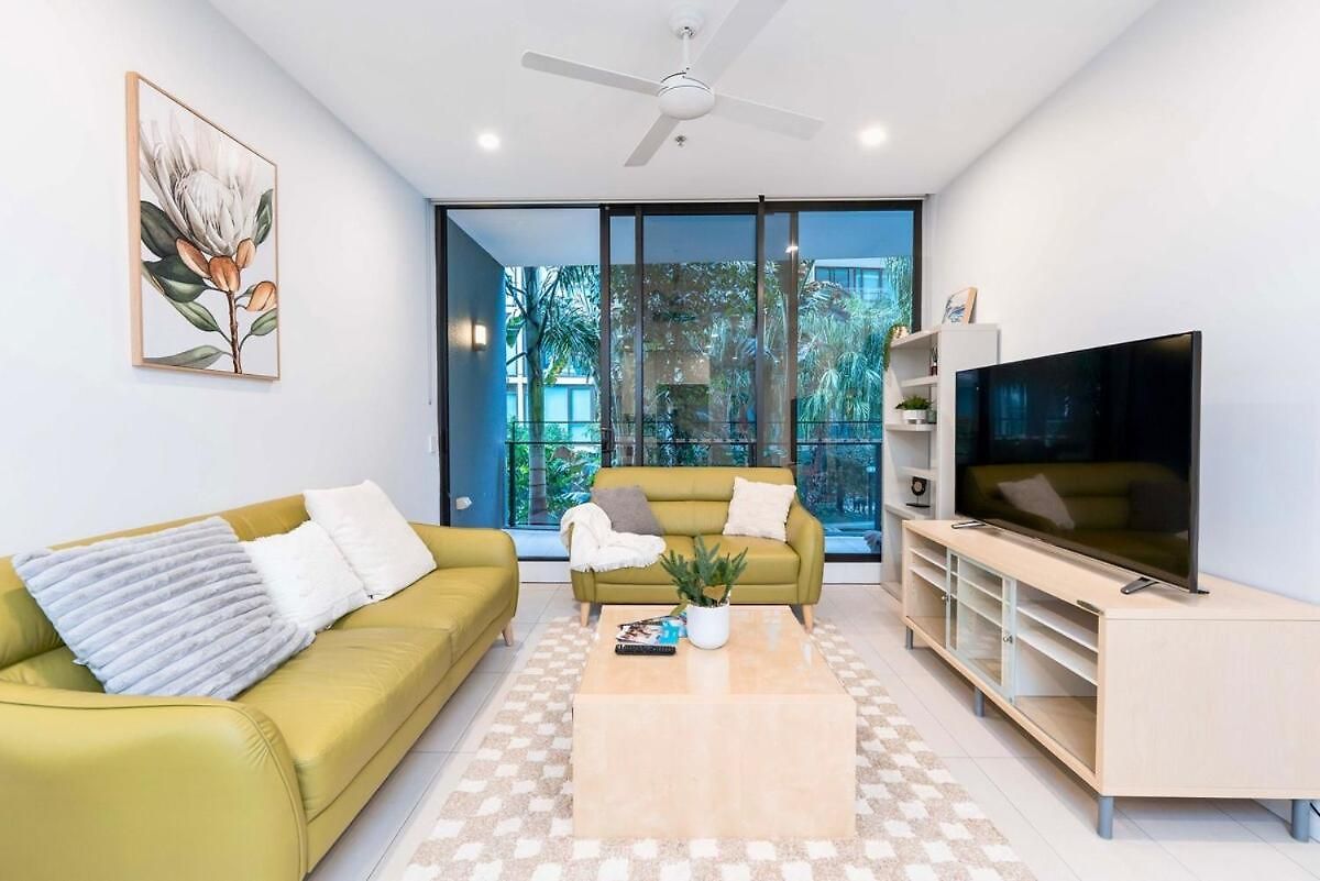 Pool View Urban Oasis 2bed Apartment *