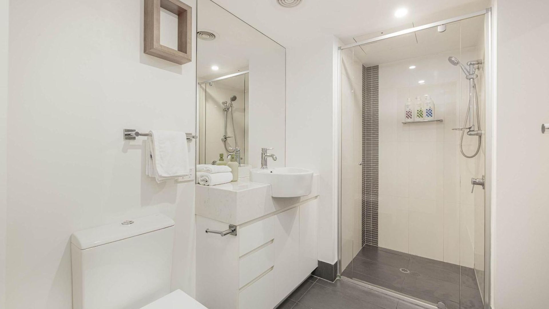 Chic Escape 2br Near Convention Centre Apartment *
