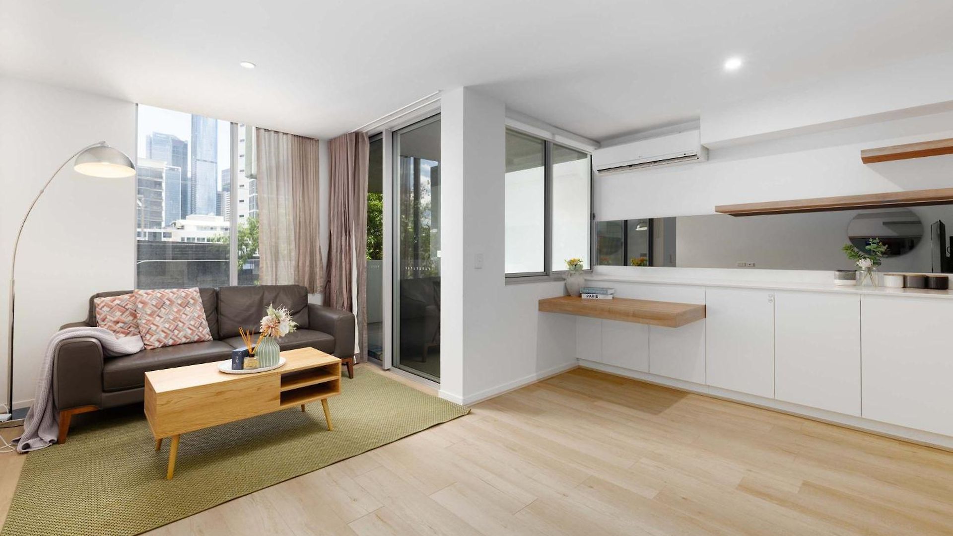 Chic Escape 2br Near Convention Centre