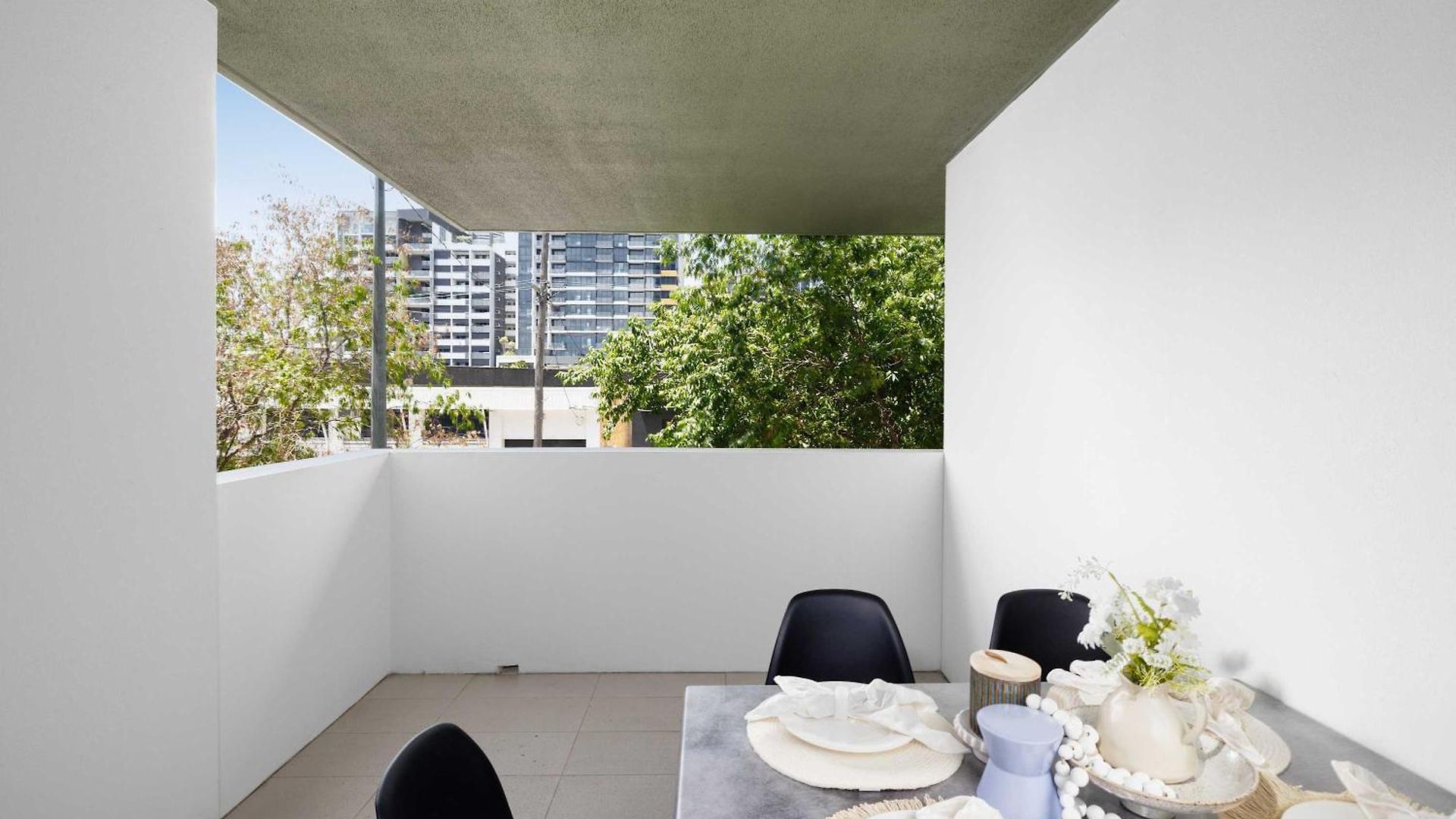 Chic Escape 2br Near Convention Centre Apartment