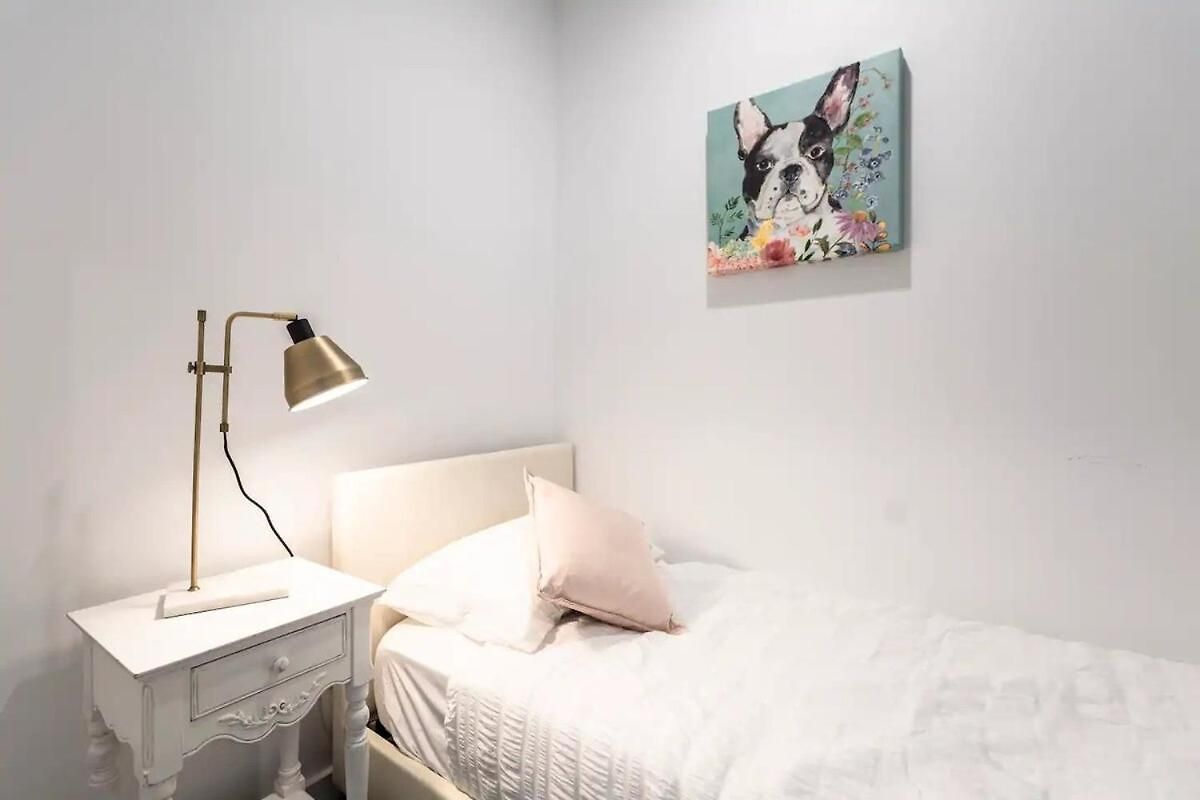 Apartment 2br, 1ba With Balcony,pool,gym,sauna & Parking M24 *