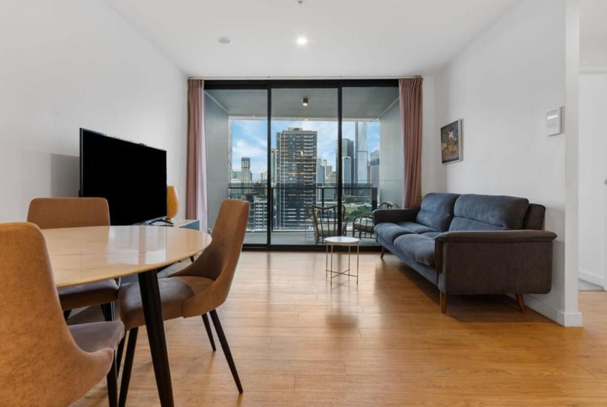 2br, 1ba With Balcony,pool,gym,sauna & Parking M24 * Brisbane